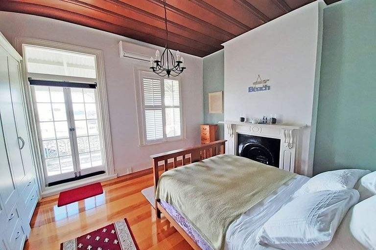 Photo of property in 2/24 Church Street, Devonport, Auckland, 0624