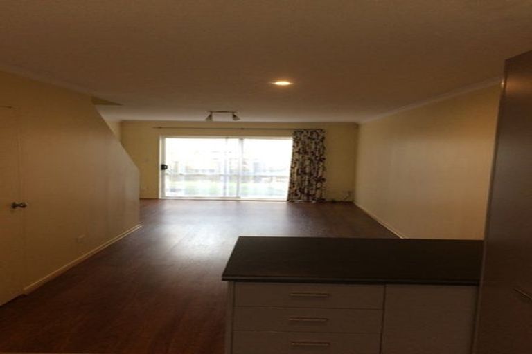 Photo of property in 20 Brashier Circle, Sunnyvale, Auckland, 0612