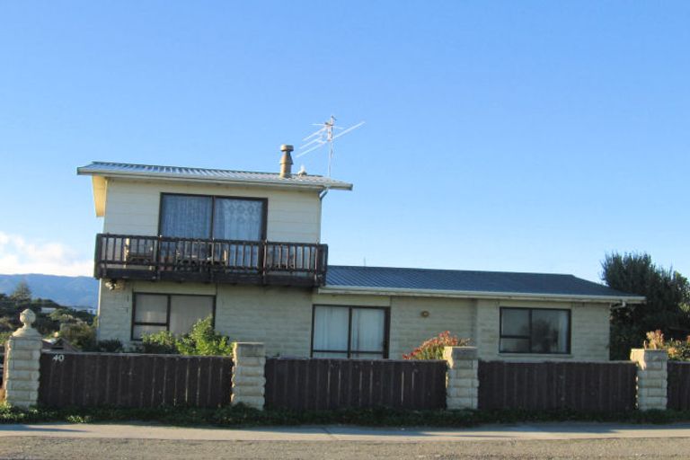 Photo of property in 40 Marine Parade, Otaki Beach, Otaki, 5512