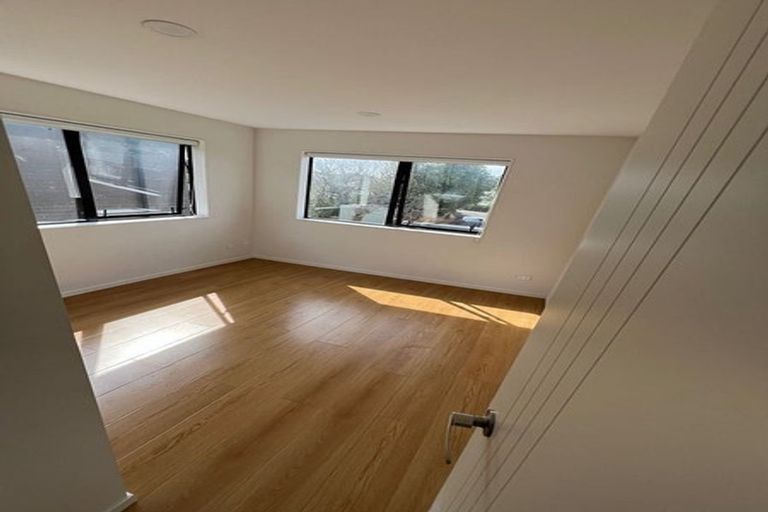 Photo of property in 28e Tiraumea Drive, Pakuranga, Auckland, 2010