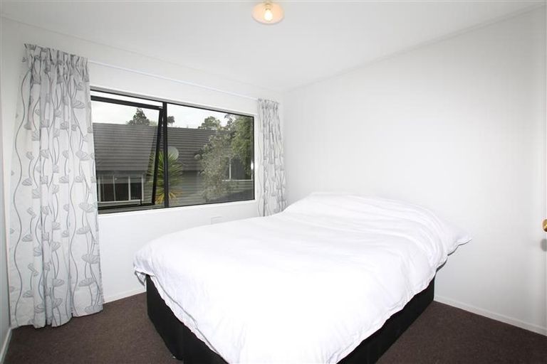 Photo of property in 3/137a Rangatira Road, Beach Haven, Auckland, 0626