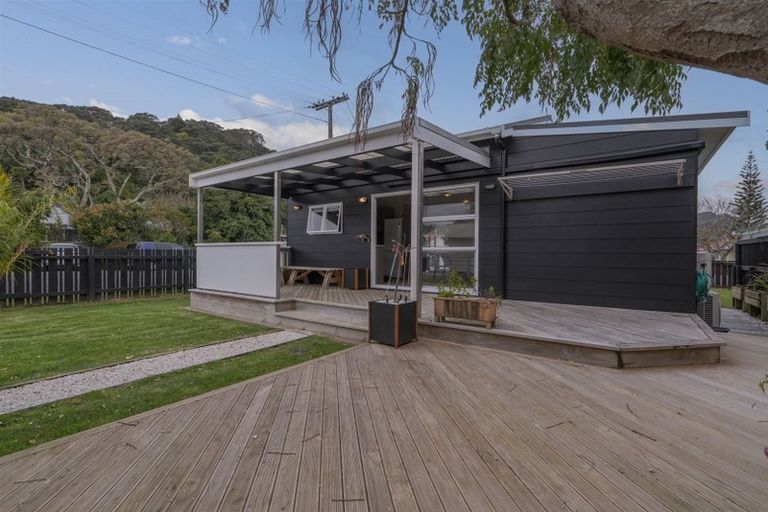 Photo of property in 6 Aputa Avenue, Te Puru, Thames, 3575