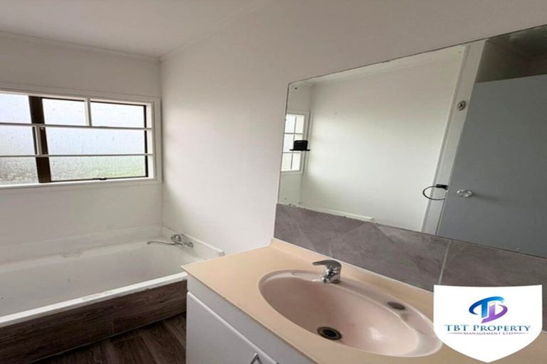 Photo of property in 8 Le Havre Place, Takanini, 2112