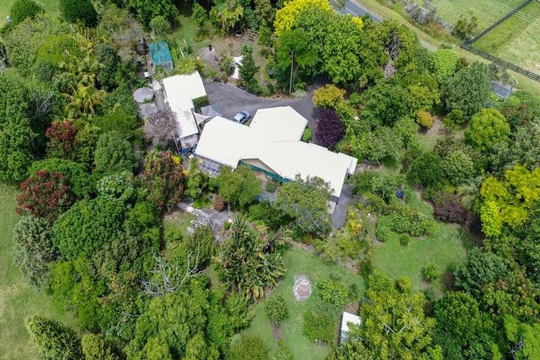 Photo of property in 1688 South Head Road, South Head, Helensville, 0874