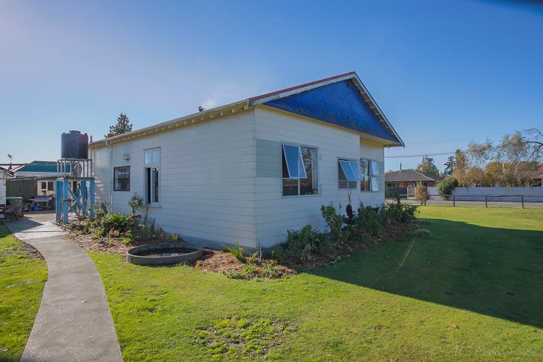 Photo of property in 5 Main Road, Pleasant Point, 7903