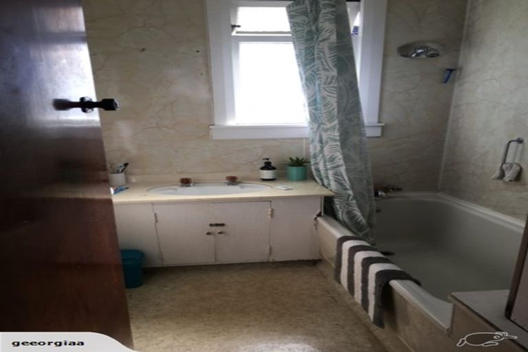 Photo of property in 4 Gordon Street, Glen Avon, New Plymouth, 4312