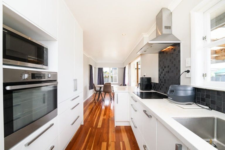 Photo of property in 18 Woburn Place, Takaro, Palmerston North, 4412