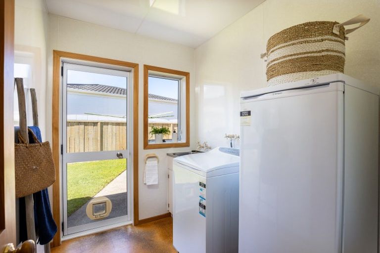 Photo of property in 7 Boulevard Drive, Merrilands, New Plymouth, 4312