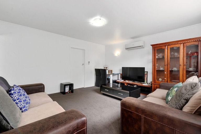 Photo of property in 1/29 Ludlow Terrace, Totara Vale, Auckland, 0627