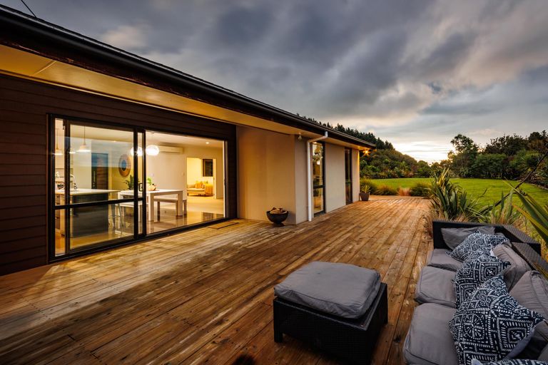 Photo of property in 71 County Heights Drive, Aokautere, Palmerston North, 4471