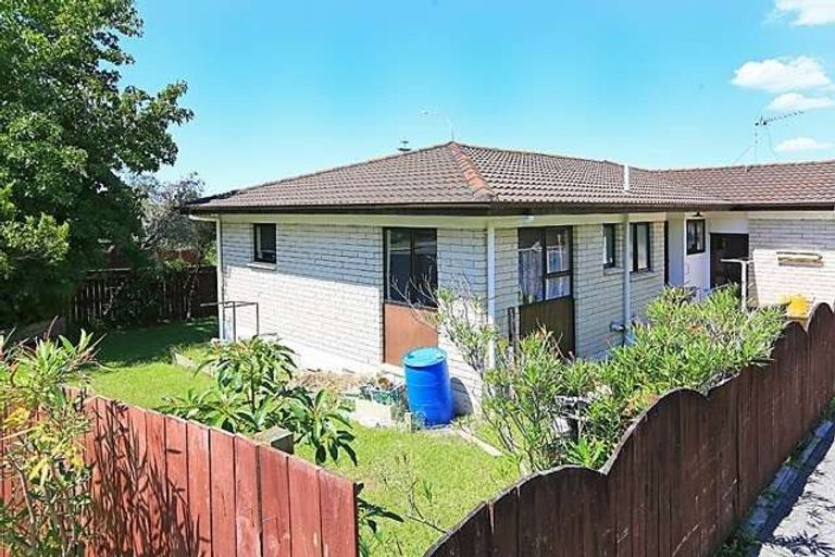Photo of property in 19 Butterworth Drive, Glendene, Auckland, 0602