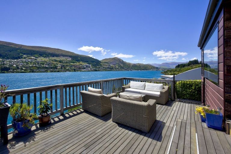 Photo of property in 5 Mincher Road, Kelvin Heights, Queenstown, 9300