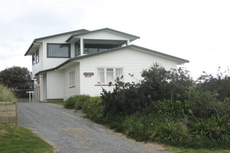 Photo of property in 128 Park Avenue, Waitarere Beach, Levin, 5510