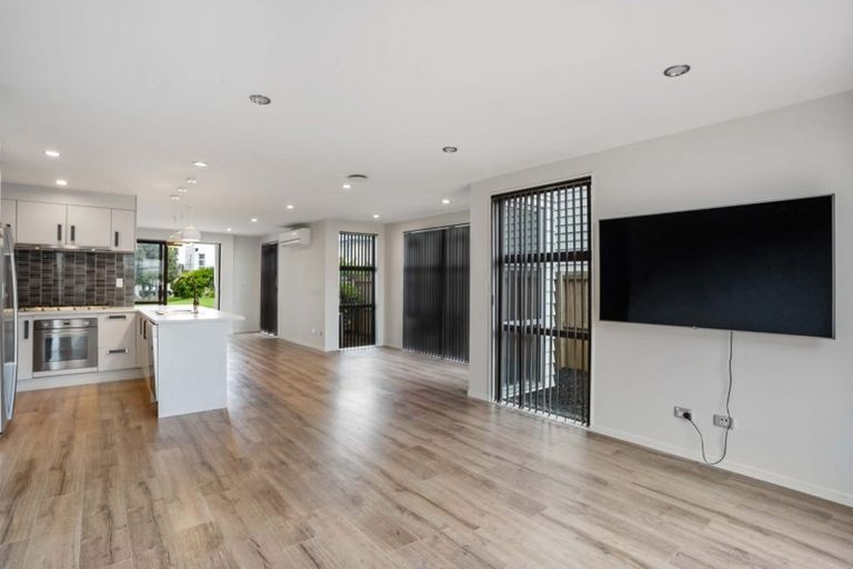 Photo of property in 17 Phar Lap Crescent, Takanini, 2112