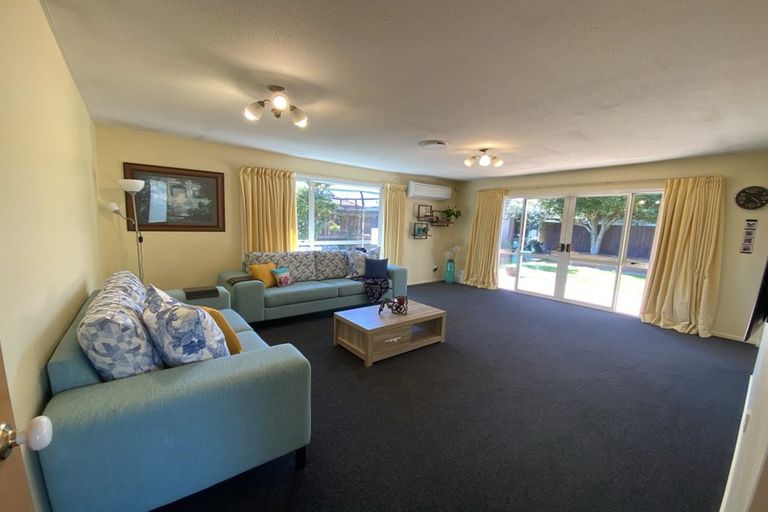 Photo of property in 2/97a Grimseys Road, Redwood, Christchurch, 8051