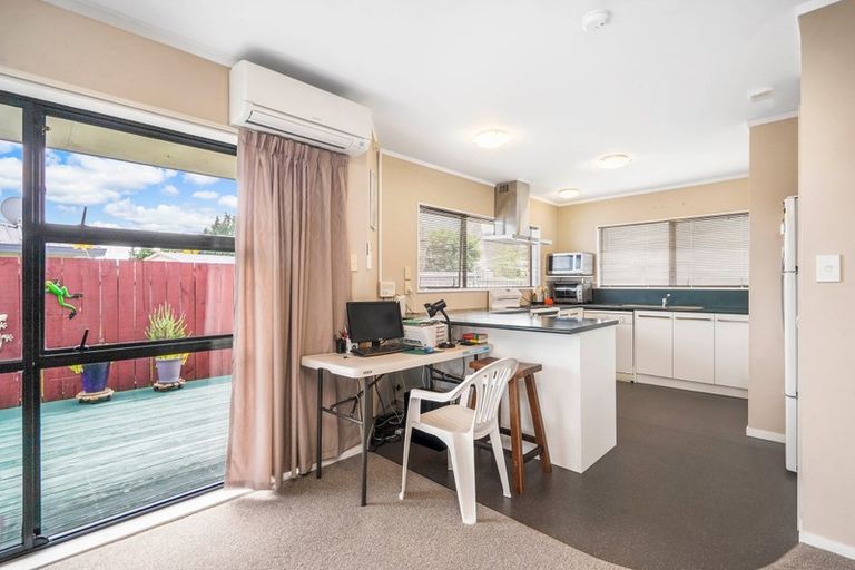 Photo of property in 17 Mews Place, Forest Lake, Hamilton, 3200