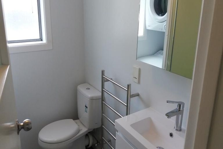 Photo of property in Windsor Court, 2/340 Tinakori Road, Thorndon, Wellington, 6011