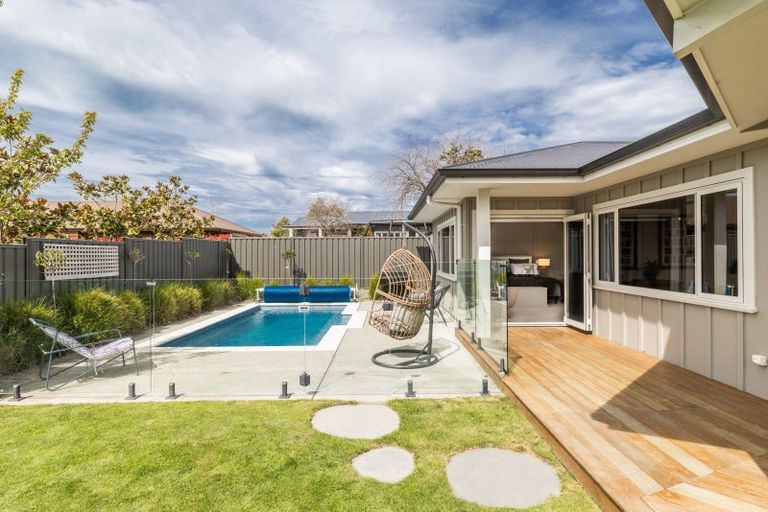 Photo of property in 19 Grooby Place, Havelock North, 4130