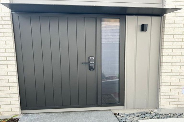 Photo of property in 11/19 Roberts Road, Glenfield, Auckland, 0629