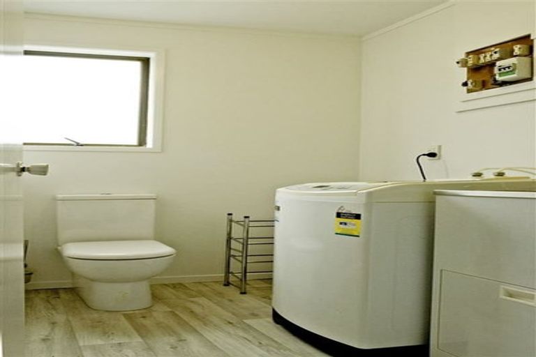 Photo of property in 19 Benita Place, Sunnyvale, Auckland, 0612