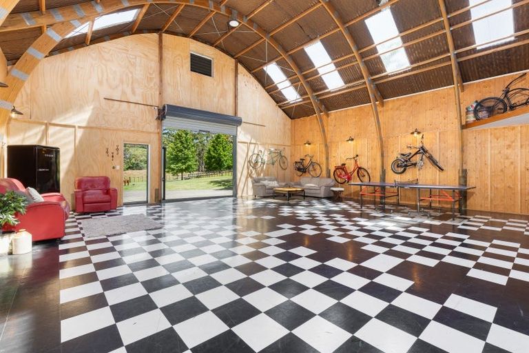 Photo of property in 100 Kauri Crescent, Waimauku, Kumeu, 0891