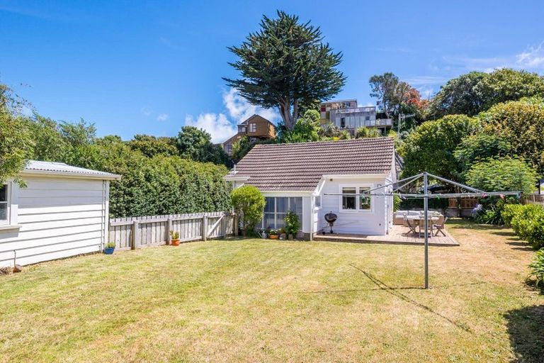 Photo of property in 16 Renown Road, Raumati South, Paraparaumu, 5032