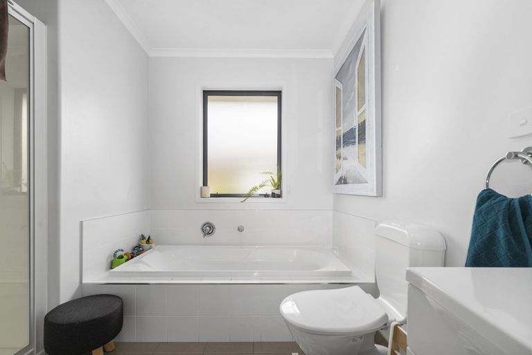 Photo of property in 25 Hamon Place, Pukehangi, Rotorua, 3015