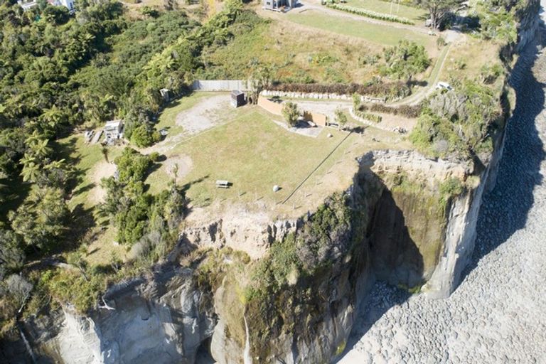 Photo of property in 20 Clifftop Lane, Cape Foulwind, 7892