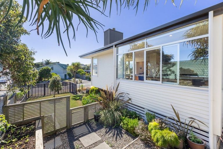 Photo of property in 4 Frances Street, Waikanae Beach, Waikanae, 5036
