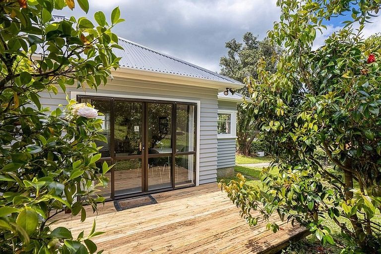 Photo of property in 7 Kiwi Crescent, Tawa, Wellington, 5028