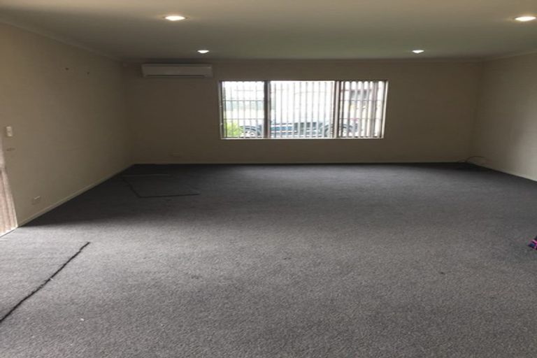 Photo of property in 28 Richfield Crescent, Westgate, Auckland, 0614