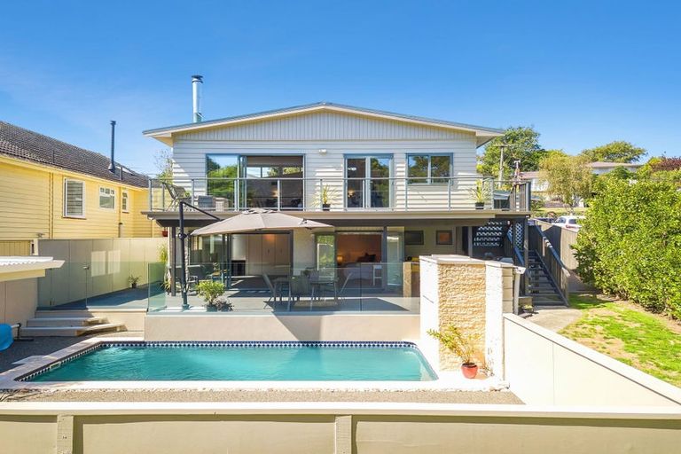 Photo of property in 12 Dowling Grove, Silverstream, Upper Hutt, 5019