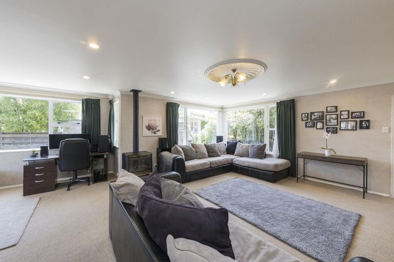 Photo of property in 5 Wairau Place, Kelvin Grove, Palmerston North, 4414