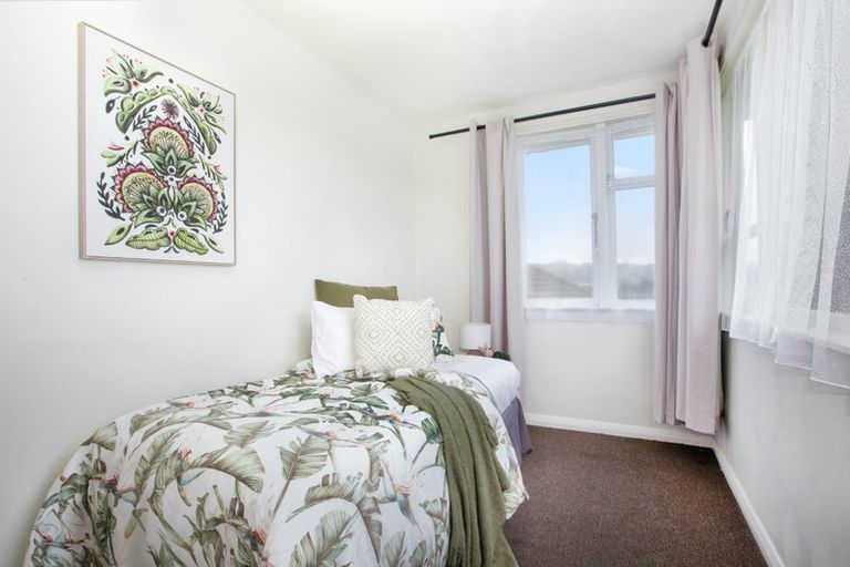 Photo of property in 5 Mitchell Grove, Ranui, Porirua, 5024