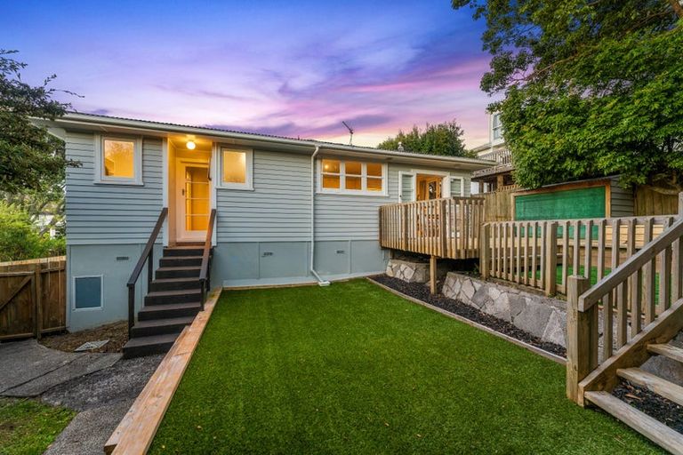 Photo of property in 1/12 Selwyn Crescent, Forrest Hill, Auckland, 0620