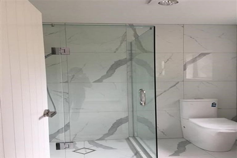 Photo of property in 81 Lake Road, Northcote, Auckland, 0627