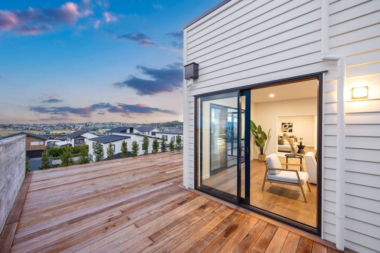 Photo of property in 15 Kumukumu Road, Long Bay, Auckland, 0630