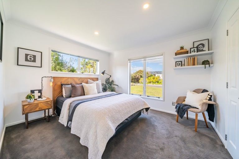 Photo of property in 65 Mount Marua Way, Timberlea, Upper Hutt, 5018