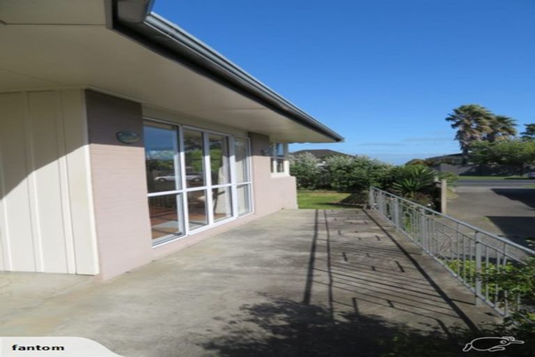 Photo of property in 1/16 Bradbury Road, Botany Downs, Auckland, 2010
