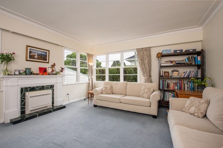 Photo of property in 17 Izard Road, Khandallah, Wellington, 6035