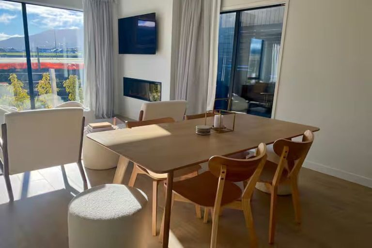 Photo of property in 2 Chapman Way, Jacks Point, 9371