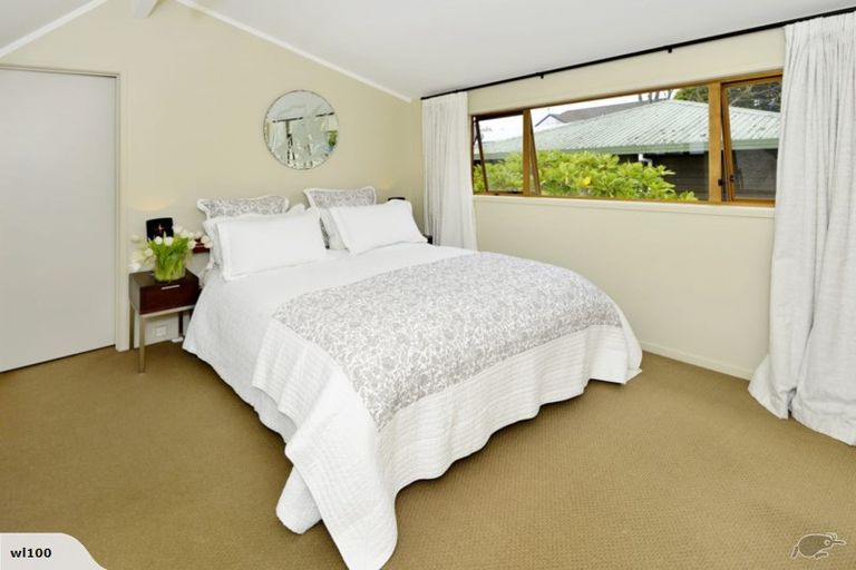 Photo of property in 1/15 Sunnynook Road, Forrest Hill, Auckland, 0620