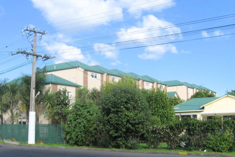 Photo of property in 1/4 Keeling Road, Henderson, Auckland, 0612