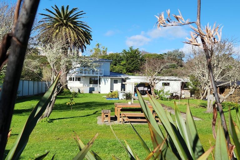 Photo of property in 25 Paekakariki Hill Road, Pauatahanui, Porirua, 5381