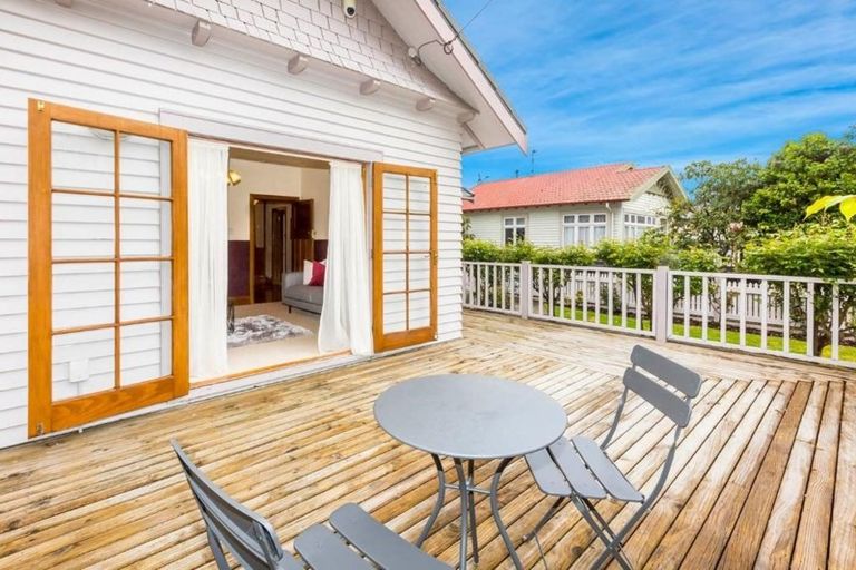 Photo of property in 16 Norton Park Avenue, Fairfield, Lower Hutt, 5011