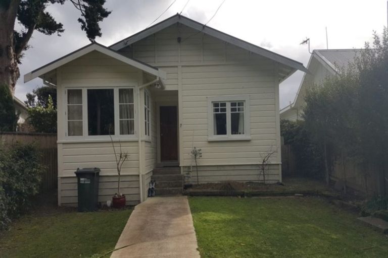 Photo of property in 7 Tawa Street, Eastbourne, Lower Hutt, 5013