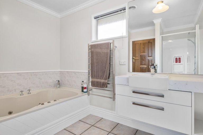 Photo of property in 126 Signal Hill Road, Opoho, Dunedin, 9010