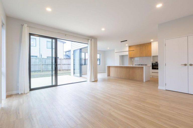 Photo of property in 29 Toanui Road, Hobsonville, Auckland, 0616