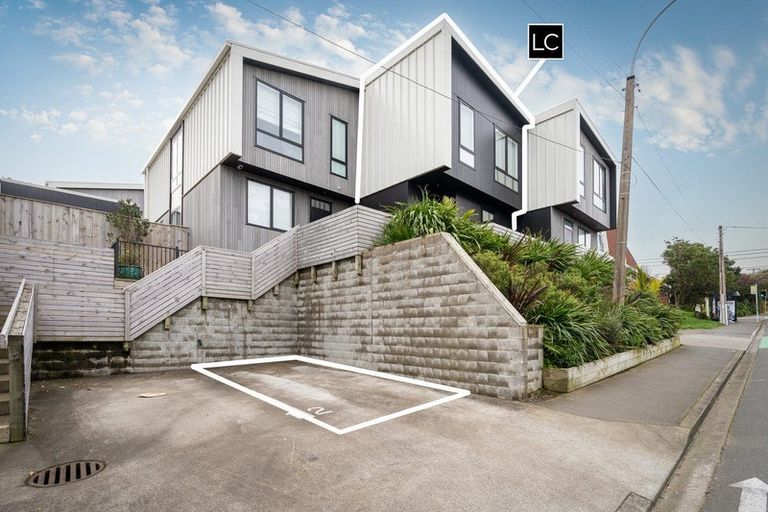 Photo of property in 2/210 Karori Road, Karori, Wellington, 6012