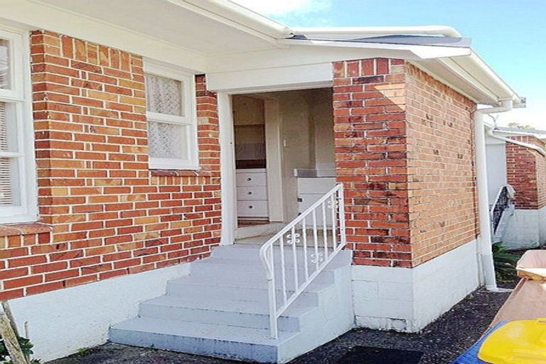 Photo of property in 2/228 Onewa Road, Birkenhead, Auckland, 0626